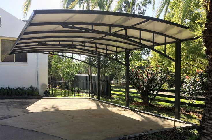 مظلات الرياض: الحل الأمثل لحماية وجمال مساحاتك الخارجية